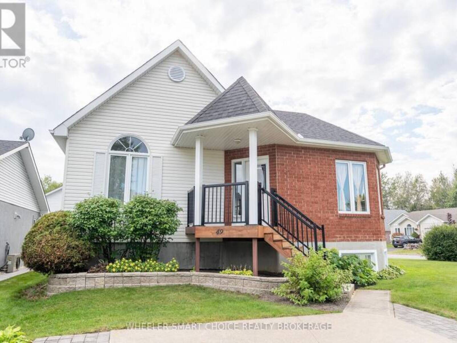 49 BARNHART DRIVE, Long Sault, Ontario K0C 1P0