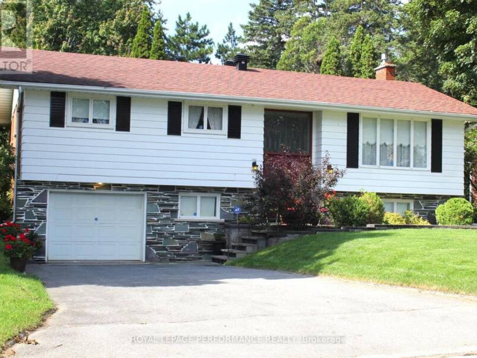 729 IROQUOIS DRIVE, Cornwall, Ontario K6H 5C6