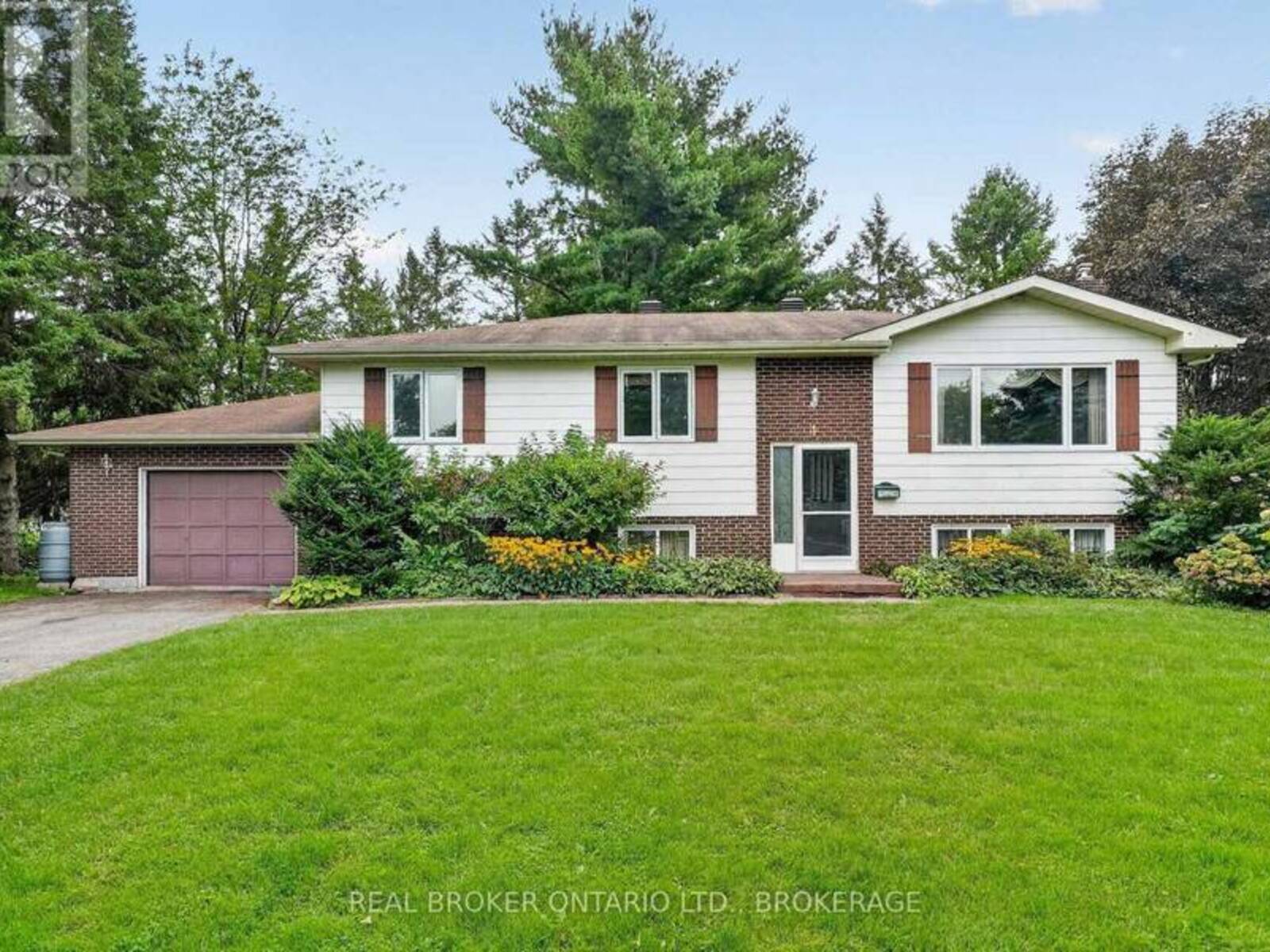 4 LOYALIST CRESCENT, South Stormont, Ontario K0C 1M0