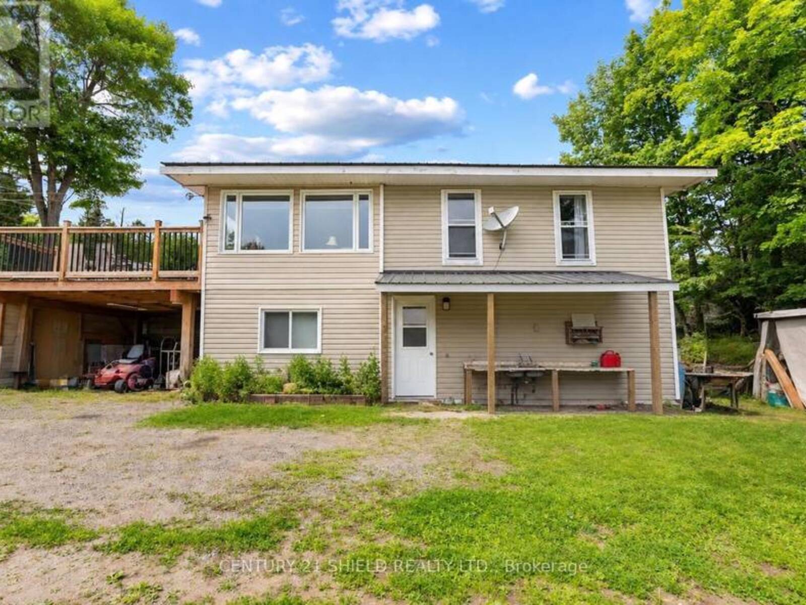 121 MAPLE DRIVE, South Algonquin, Ontario K0J 2M0