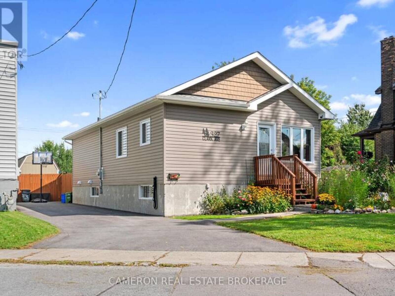 327 CLARKE AVENUE, Cornwall, Ontario K6J 4G6