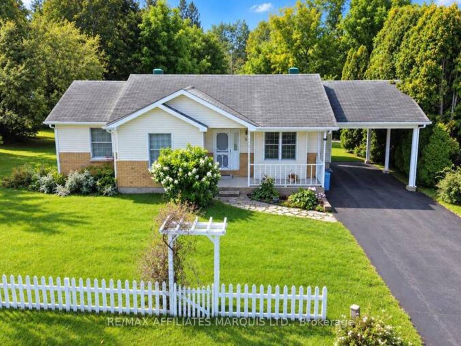 82 COLUMBIA AVENUE, Long Sault, Ontario K0C 1P0