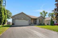 504 JO ANNE CRESCENT | Cornwall Ontario | Slide Image Two