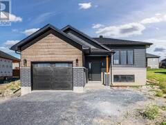201 RUBY DRIVE Cornwall Ontario, K6H 0J8
