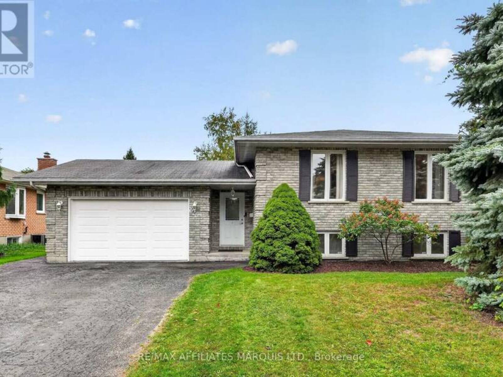 828 CHELSEA CRESCENT, Cornwall, Ontario K6H 6Y7