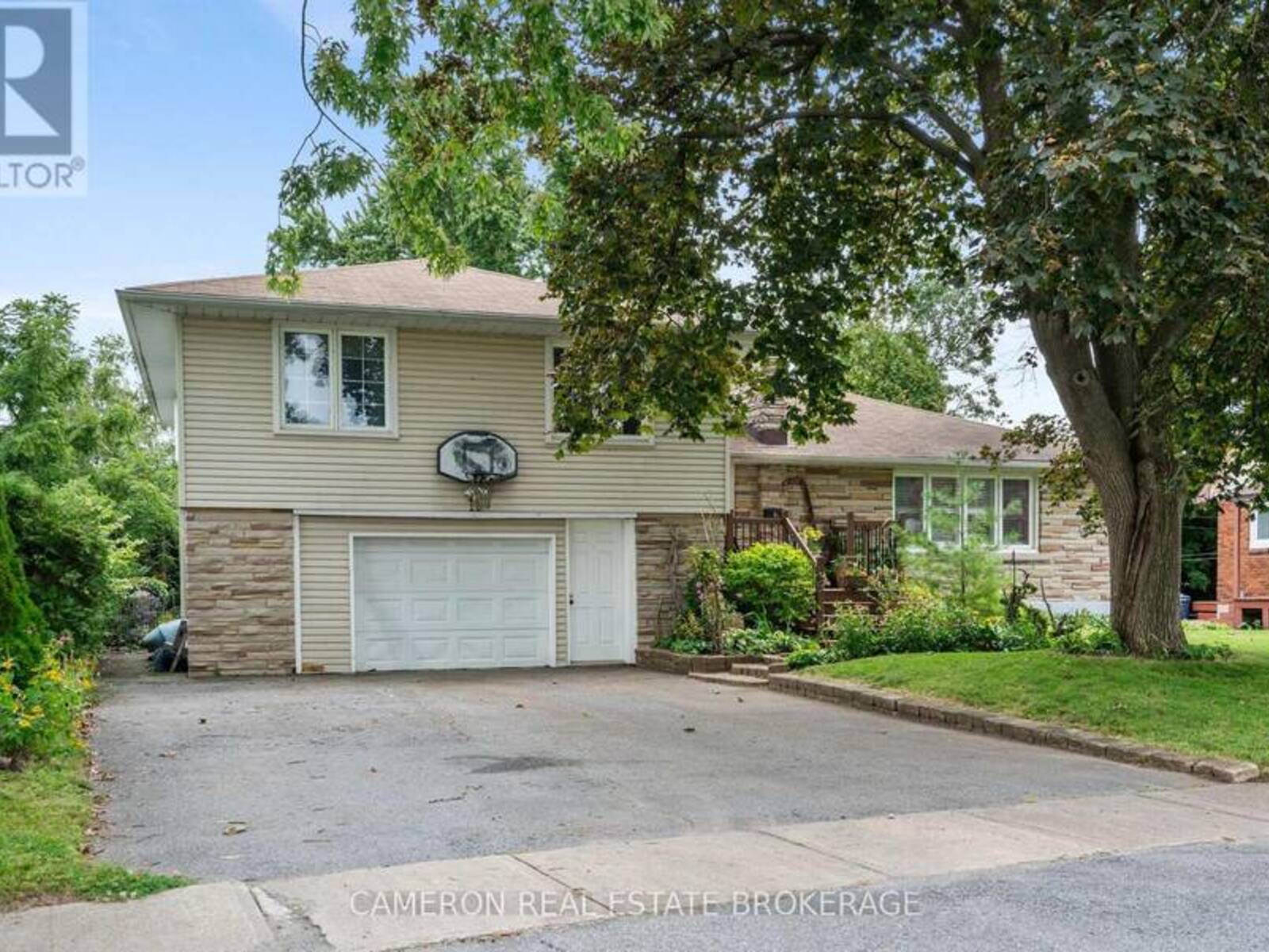 16 KENT CRESCENT, Long Sault, Ontario K0C 1P0