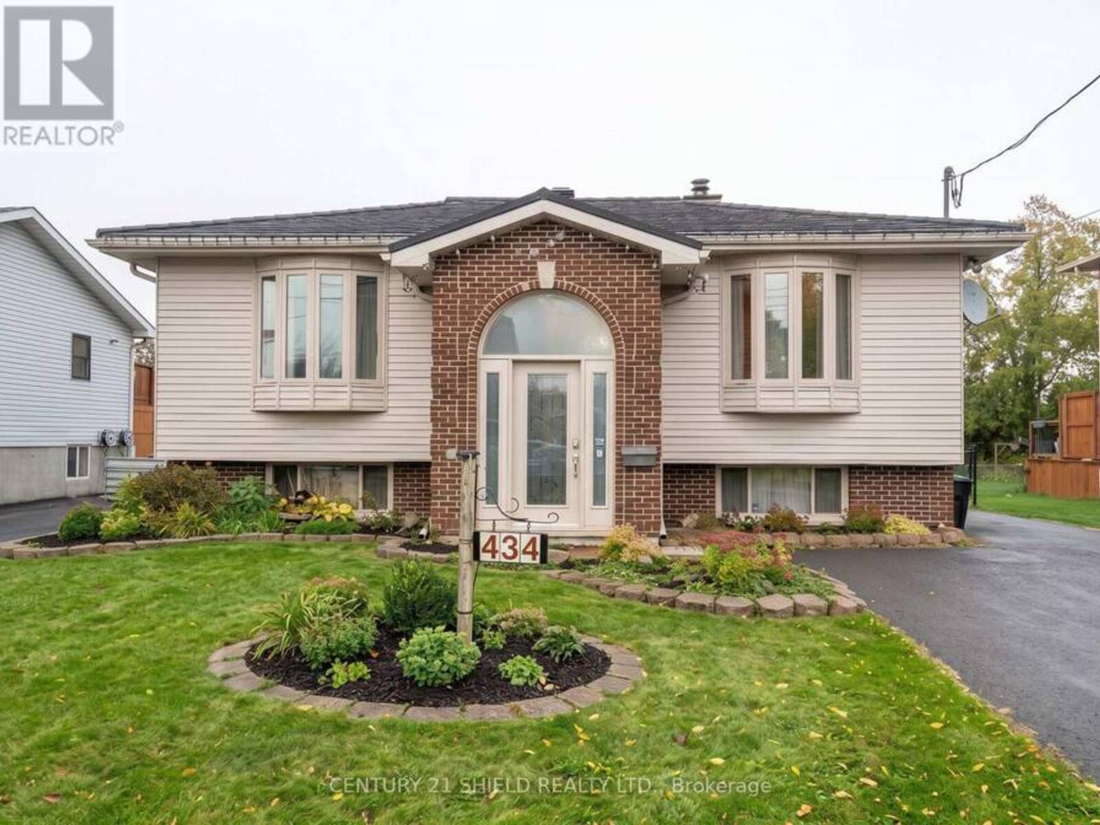 434 HILBERT AVENUE, Cornwall, Ontario K6K 1H5