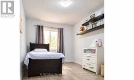 30 MOCKINGBIRD LANE W | Hamilton Ontario | Slide Image Fourteen
