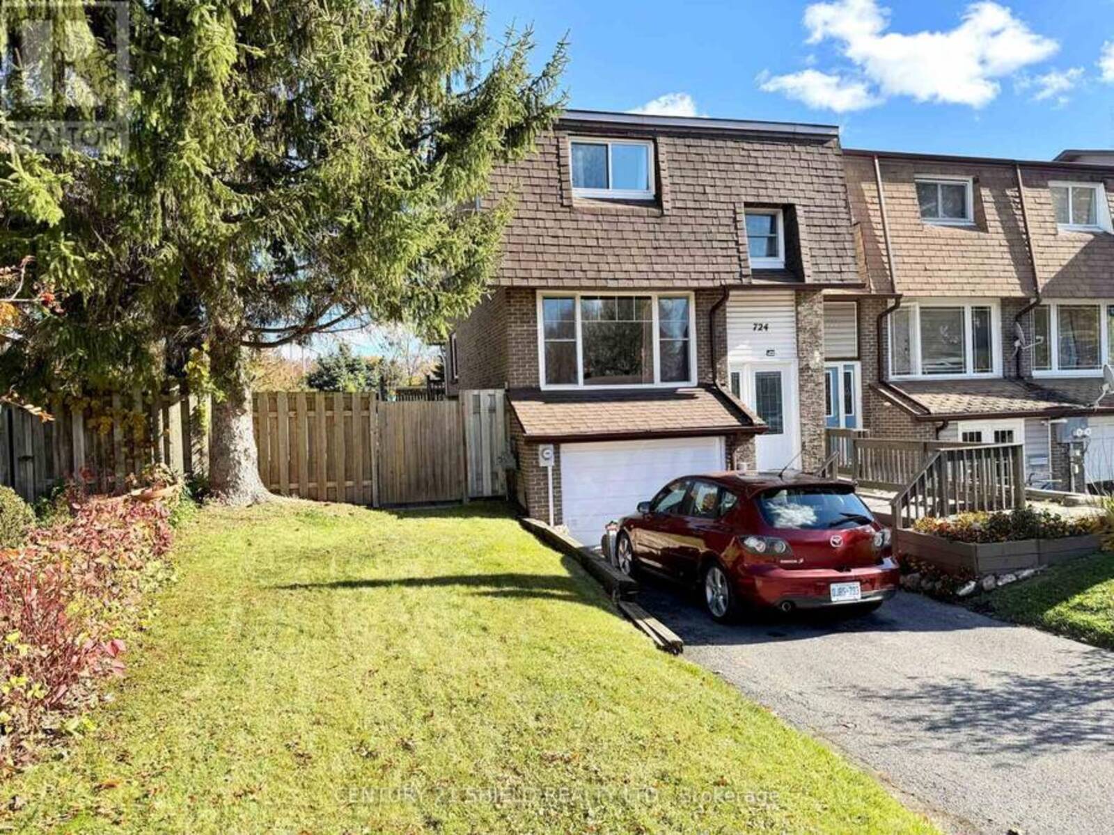 724 GLENGARRY BOULEVARD, Cornwall, Ontario K6H 6E7