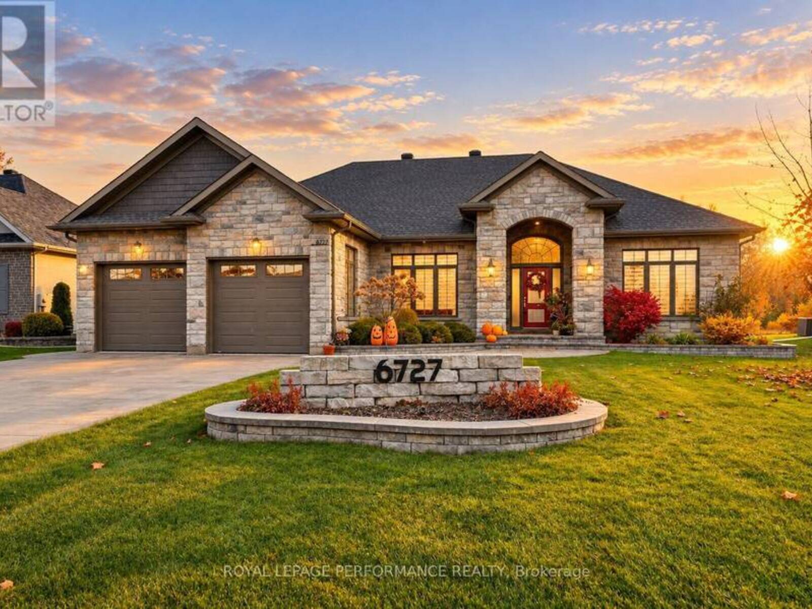 6727 YACHT BOULEVARD, Cornwall, Ontario K6H 7N9
